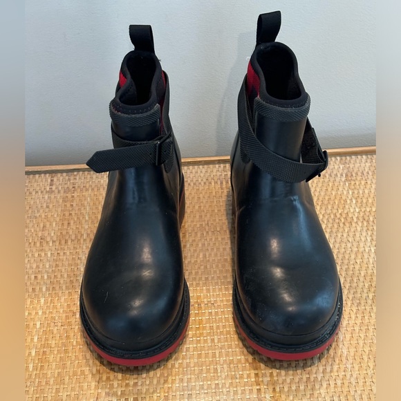 Muck Women's Liberty Ankle Rubber
Boot Red And Black Plaid size 6 / euro 37 new! - Picture 1 of 7